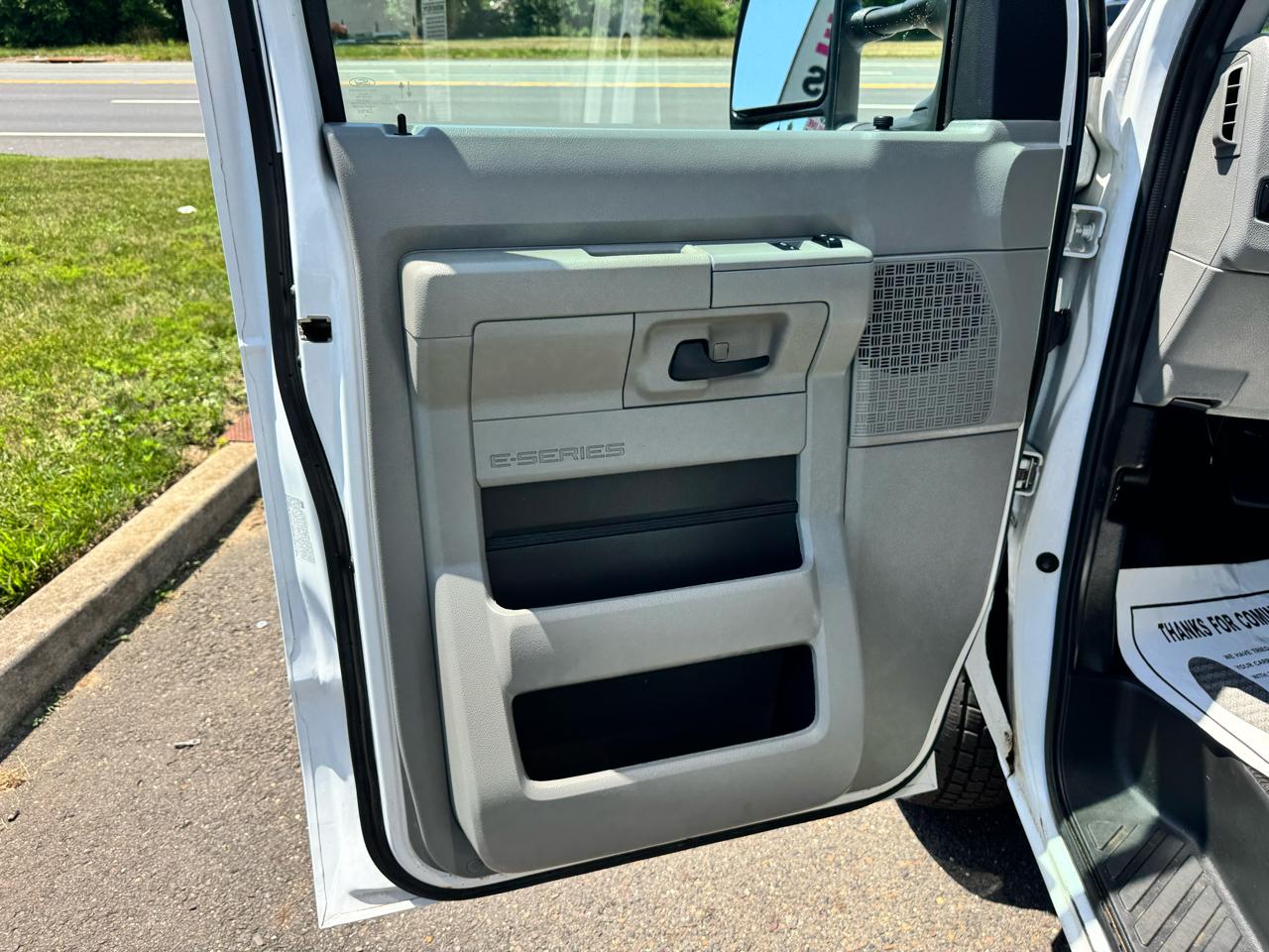Ford E-Series Cutaway E-350 SRW 138" WB 2024