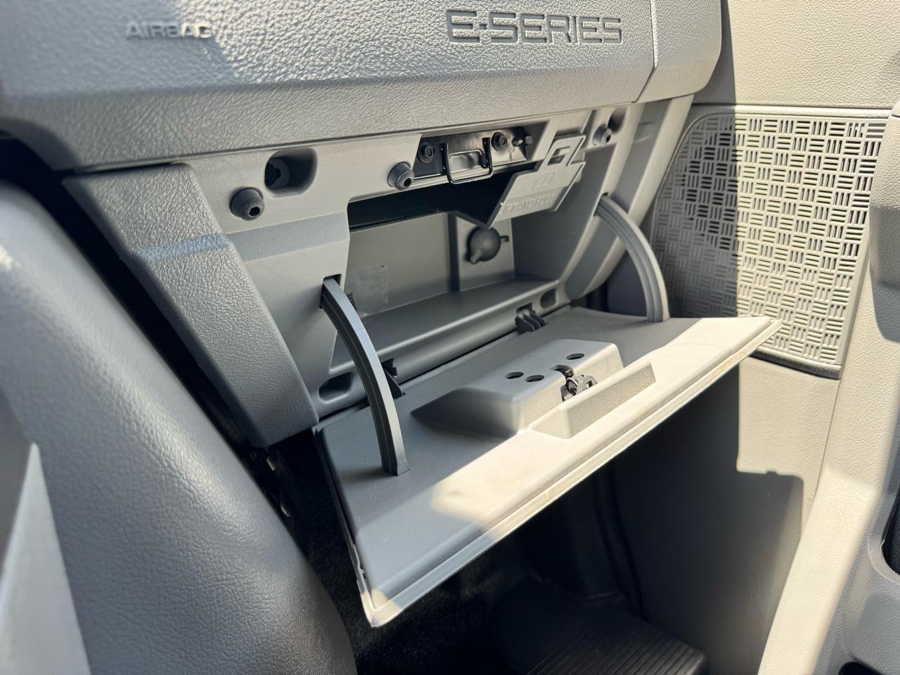Ford E-Series Cutaway E-350 SRW 138" WB 2024