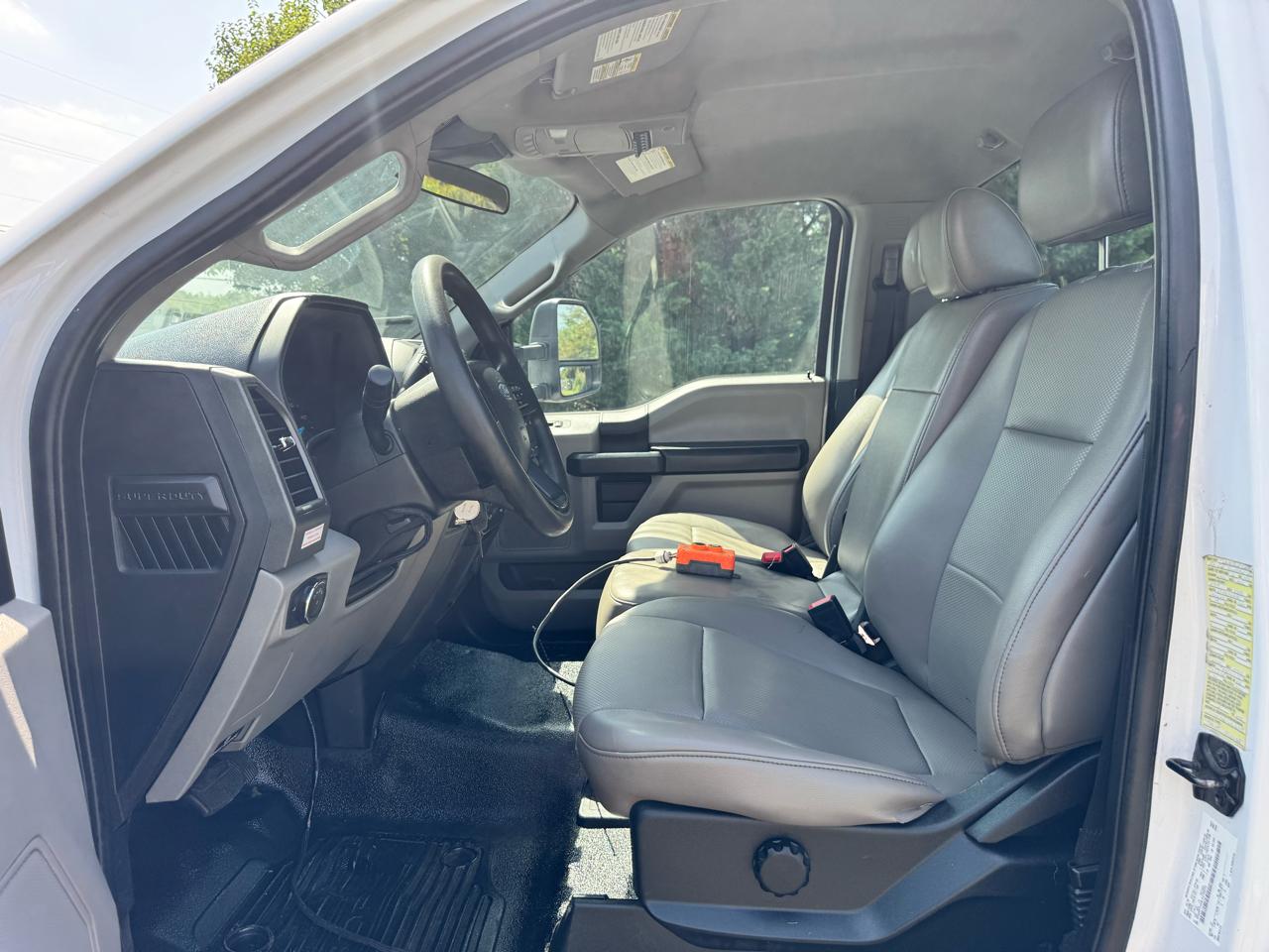 Ford Super Duty F-350 DRW XLT 4WD Reg Cab 145" WB 60" CA 2020
