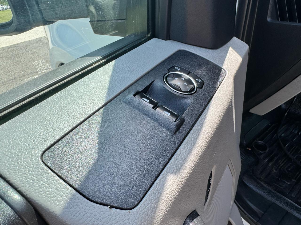 Ford Super Duty F-350 DRW XLT 4WD Reg Cab 145" WB 60" CA 2020