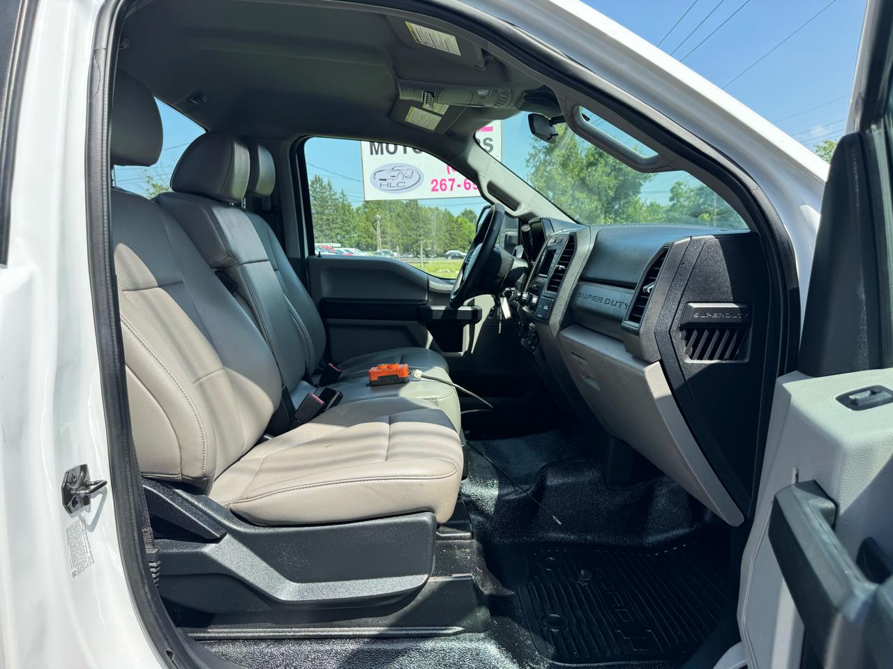 Ford Super Duty F-350 DRW XLT 4WD Reg Cab 145" WB 60" CA 2020