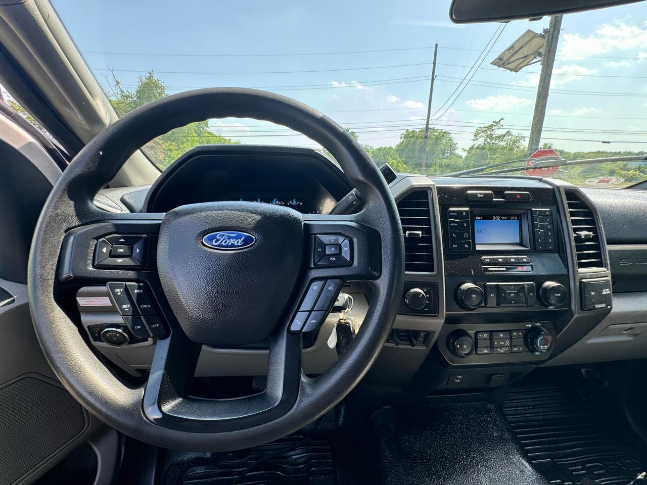 Ford Super Duty F-350 DRW XLT 4WD Reg Cab 145" WB 60" CA 2020