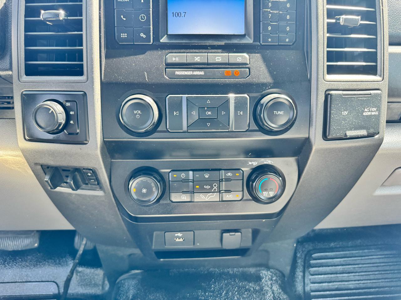 Ford Super Duty F-350 DRW XLT 4WD Reg Cab 145" WB 60" CA 2020