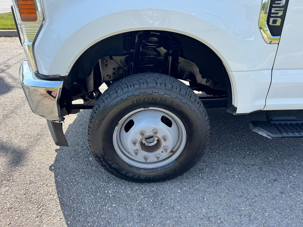 Ford Super Duty F-350 DRW XLT 4WD Reg Cab 145" WB 60" CA 2020
