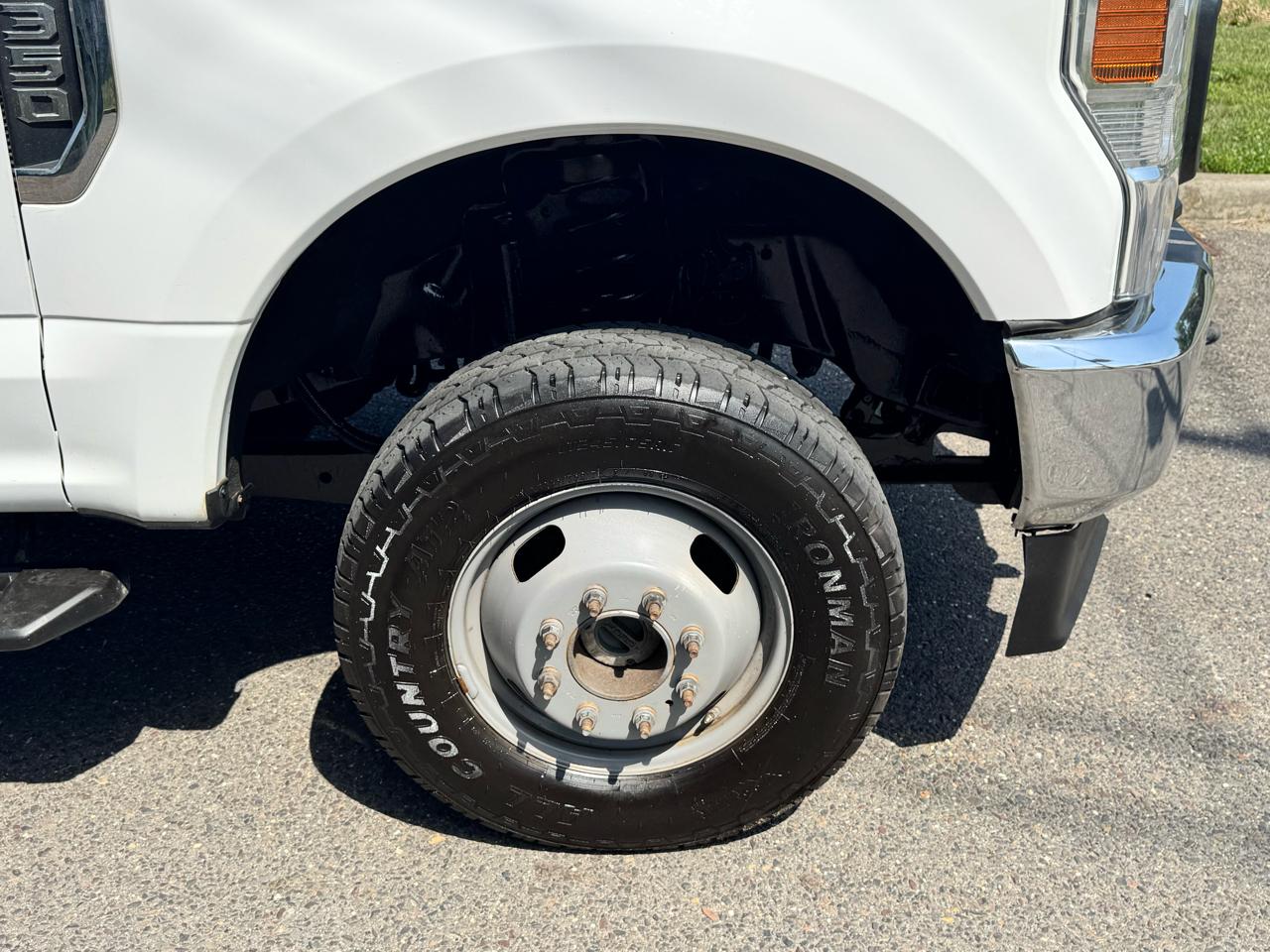 Ford Super Duty F-350 DRW XLT 4WD Reg Cab 145" WB 60" CA 2020