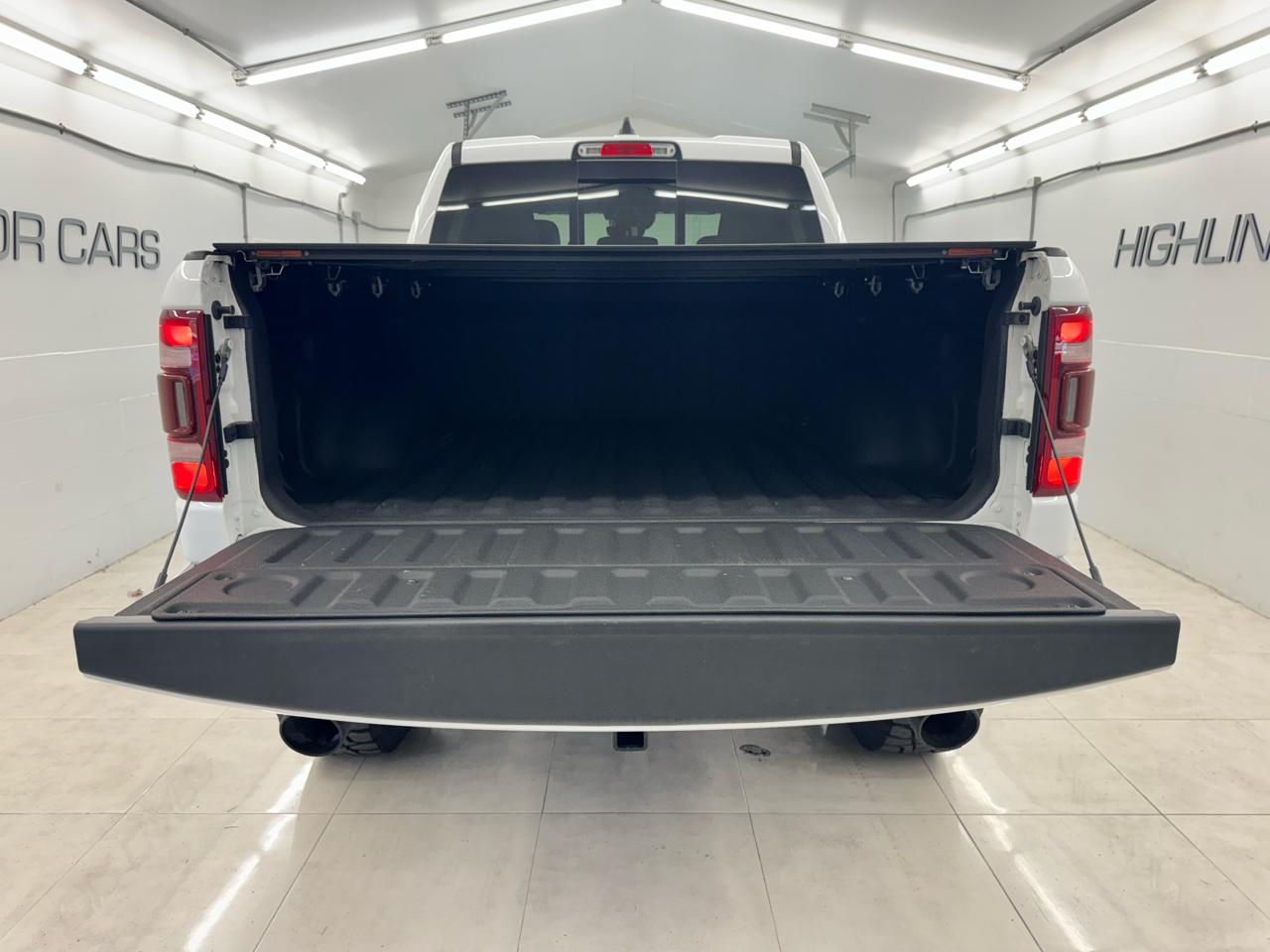 RAM 1500 Laramie 4x4 Crew Cab 5'7" Box 2022