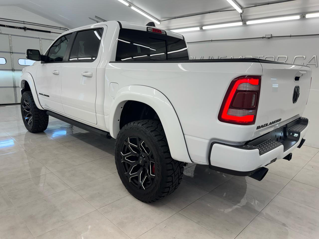 RAM 1500 Laramie 4x4 Crew Cab 5'7" Box 2022
