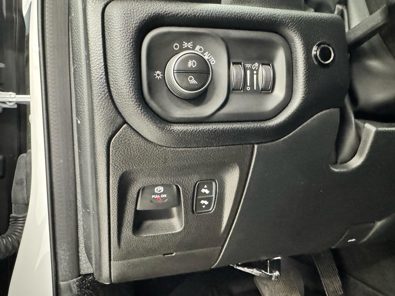 RAM 1500 Laramie 4x4 Crew Cab 5'7" Box 2022