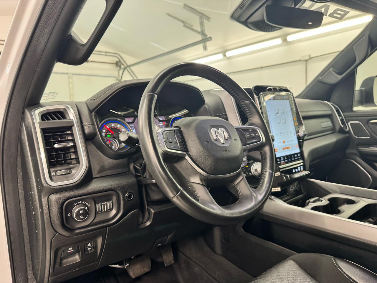 RAM 1500 Laramie 4x4 Crew Cab 5'7" Box 2022
