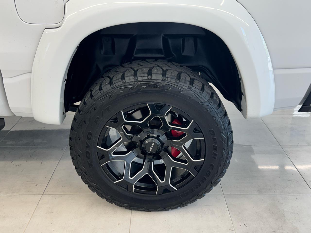RAM 1500 Laramie 4x4 Crew Cab 5'7" Box 2022
