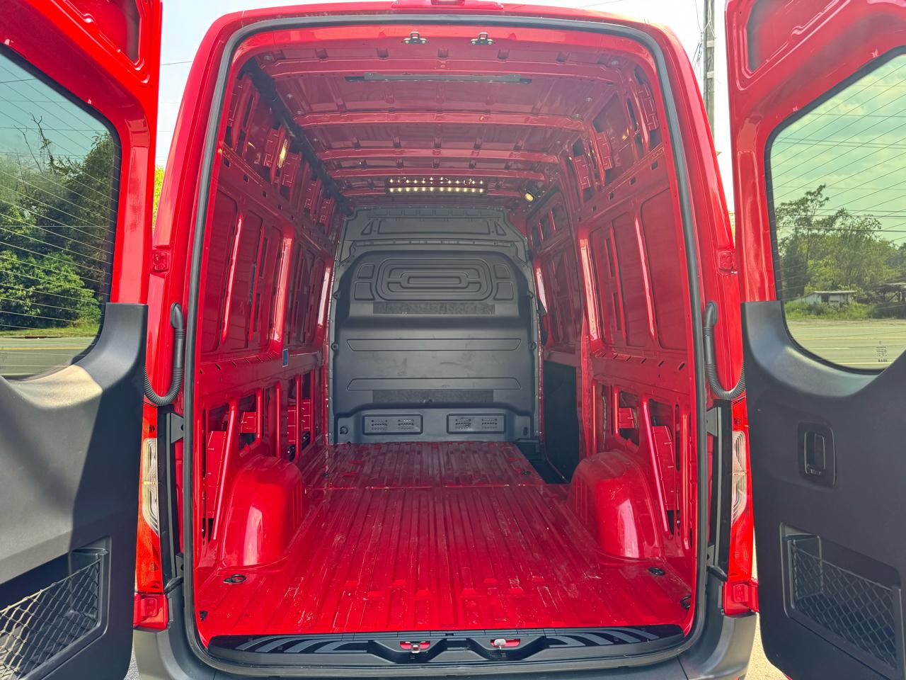 Mercedes-Benz Sprinter Cargo Van 2500 Standard Roof I4 Diesel HO 144" RWD 2024