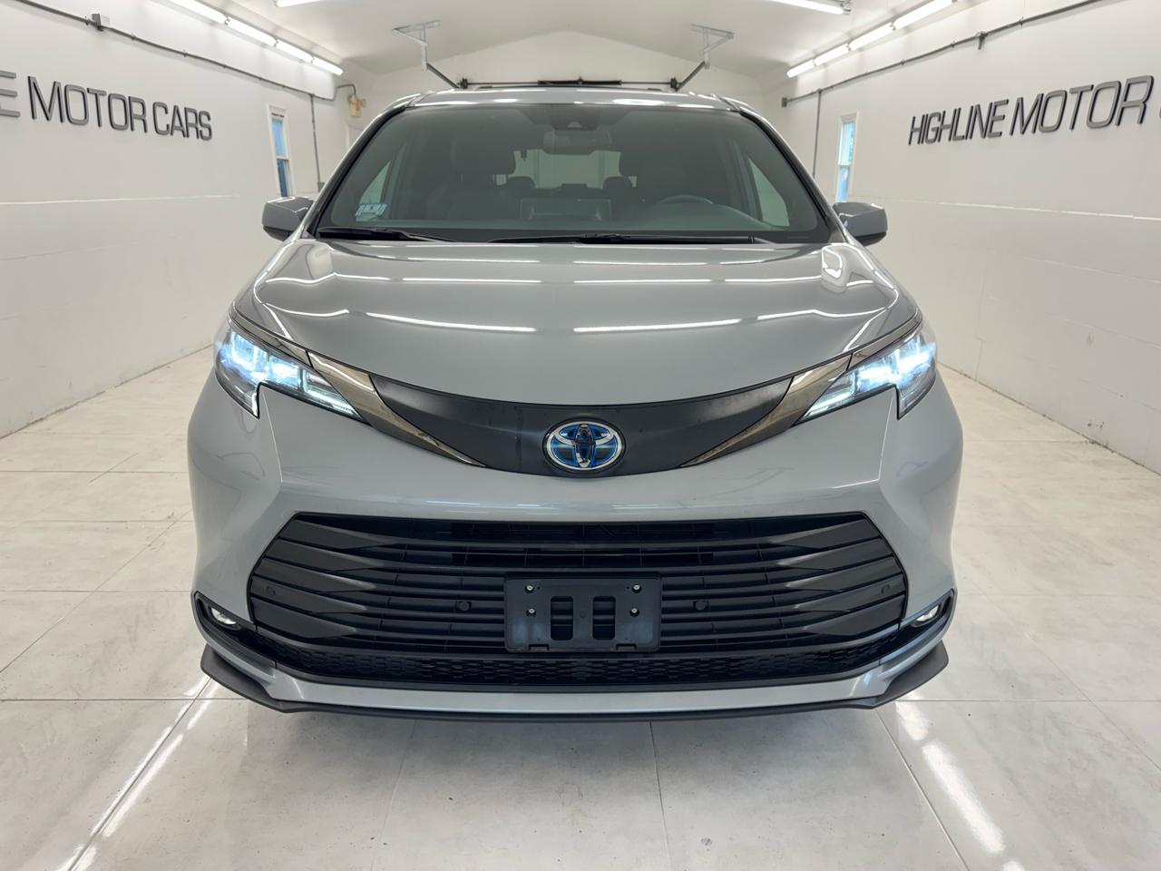 Toyota Sienna XSE 25th Anniversary AWD 7-Passenger (Natl) 2023