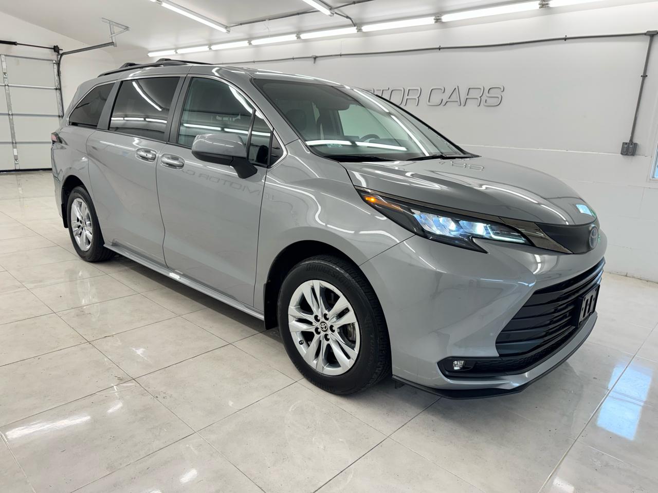 Toyota Sienna XSE 25th Anniversary AWD 7-Passenger (Natl) 2023