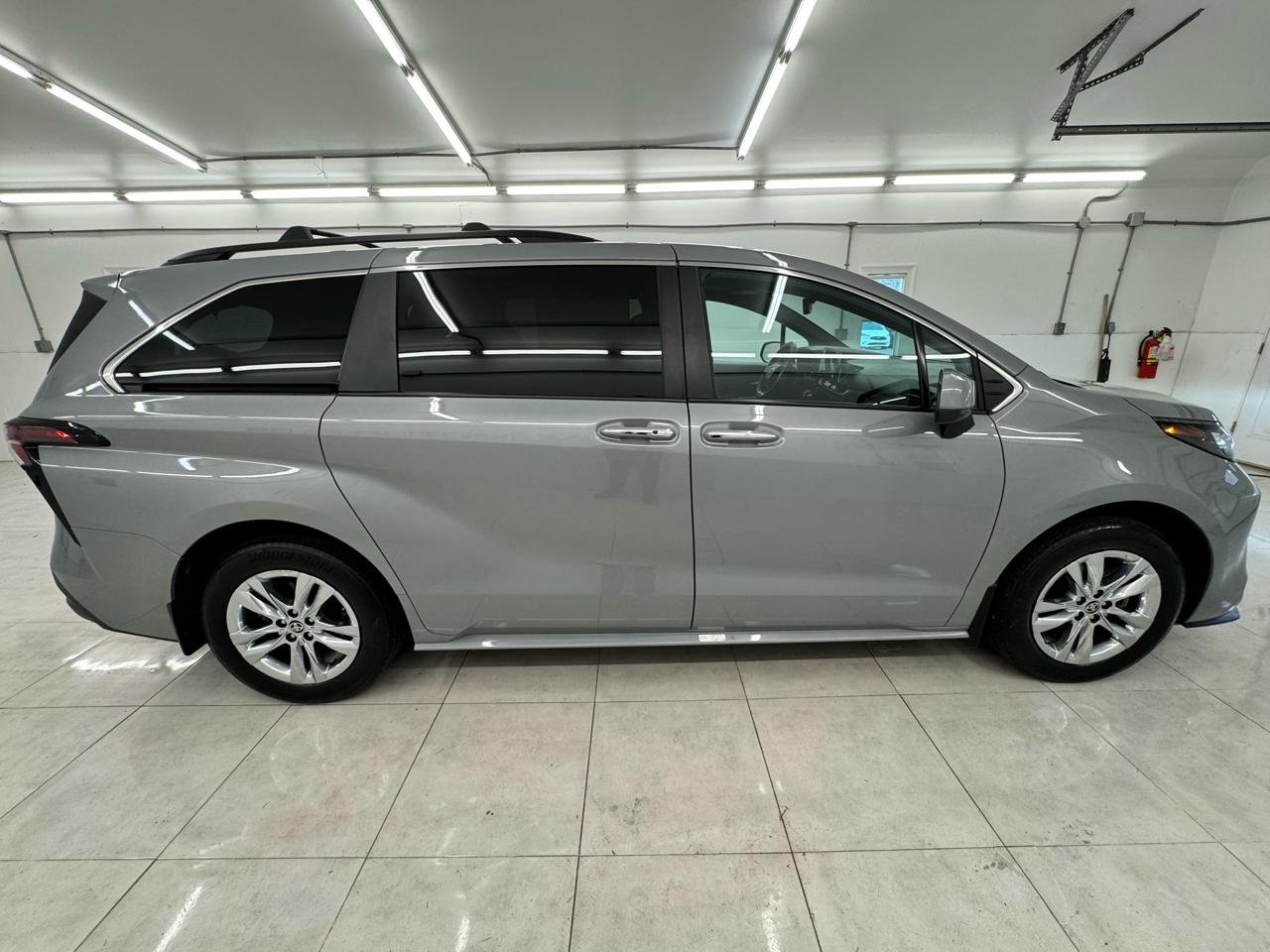 Toyota Sienna XSE 25th Anniversary AWD 7-Passenger (Natl) 2023