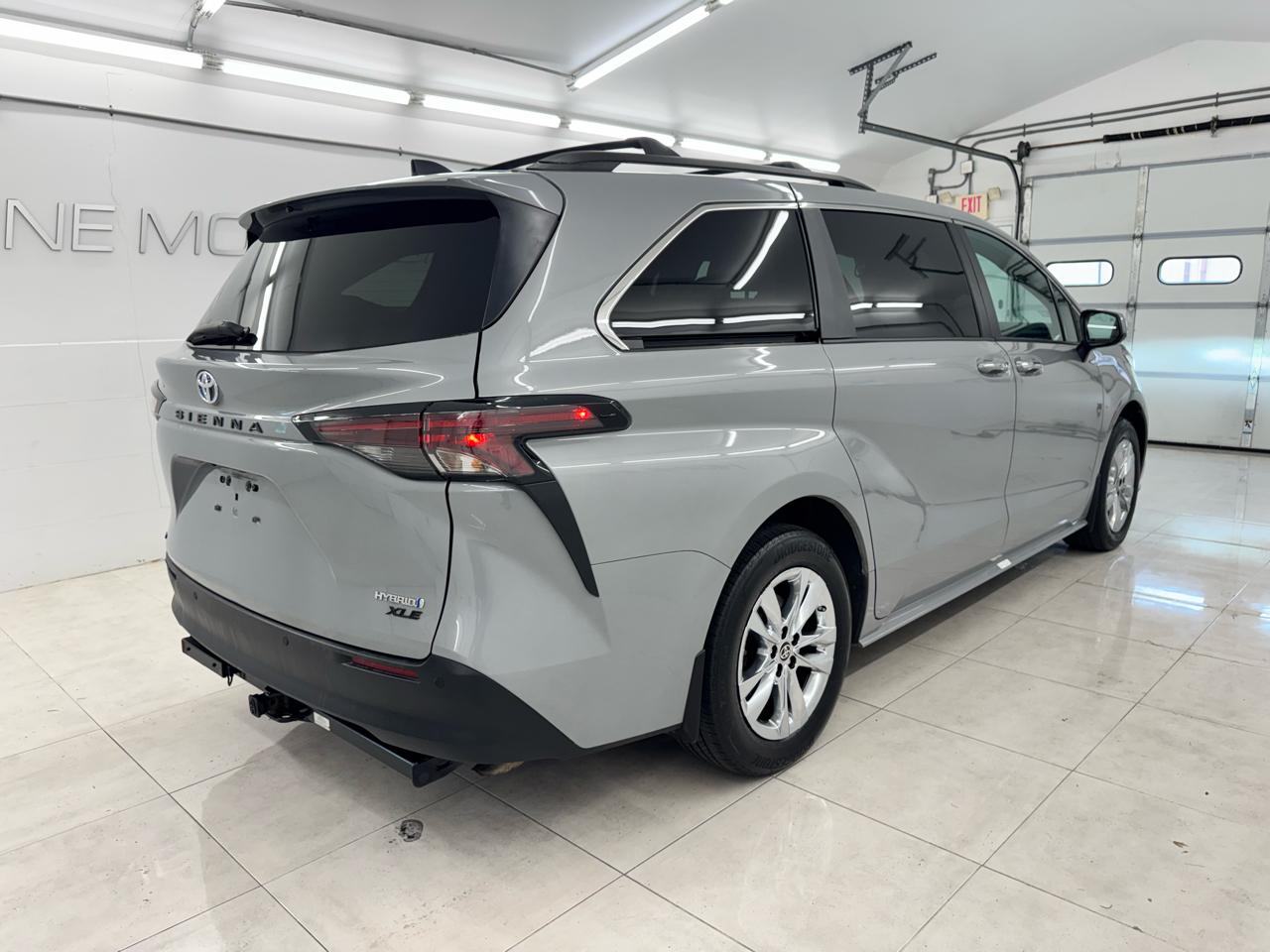 Toyota Sienna XSE 25th Anniversary AWD 7-Passenger (Natl) 2023