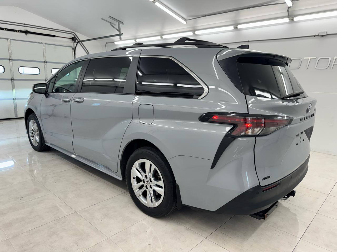 Toyota Sienna XSE 25th Anniversary AWD 7-Passenger (Natl) 2023