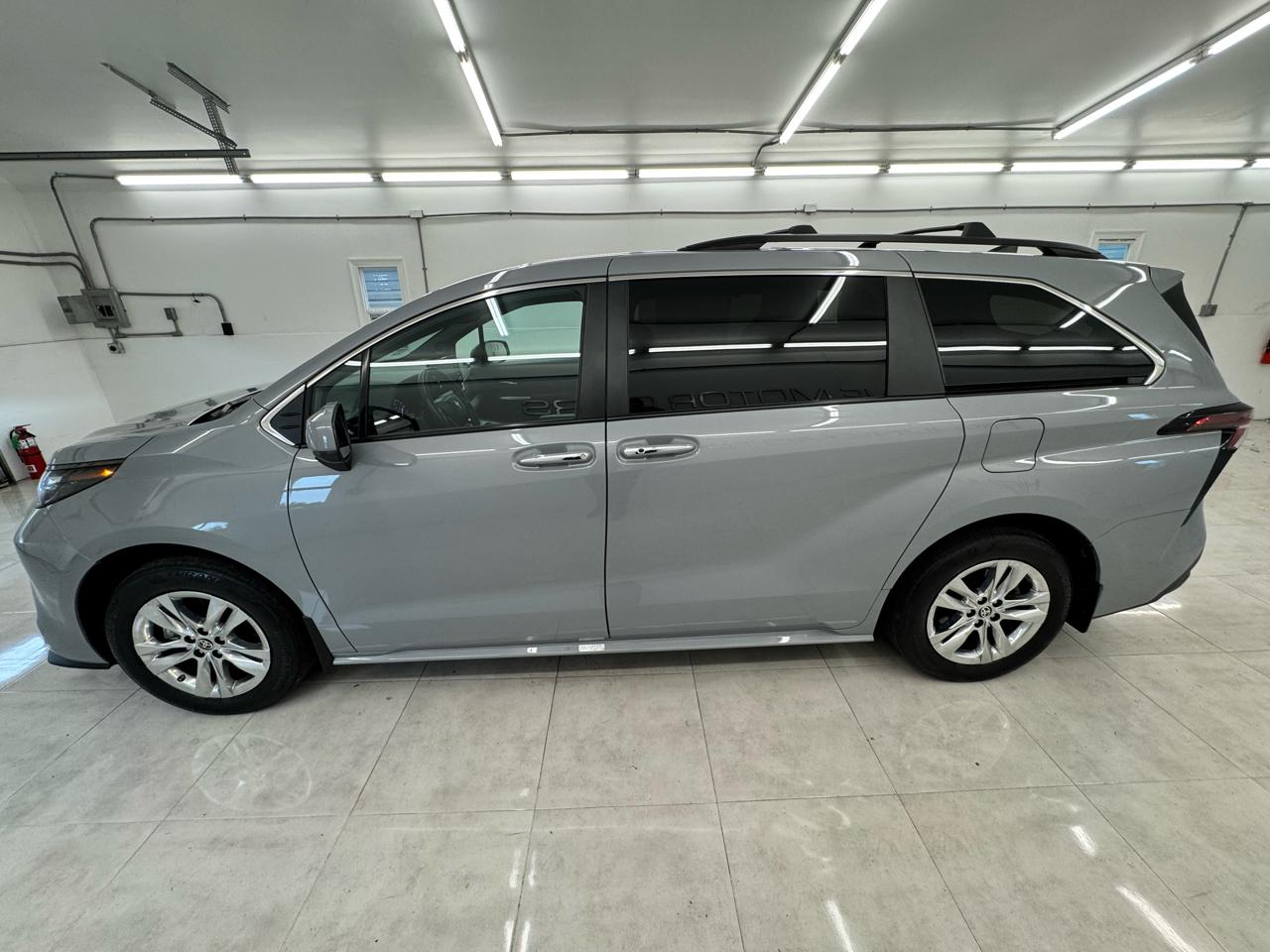 Toyota Sienna XSE 25th Anniversary AWD 7-Passenger (Natl) 2023