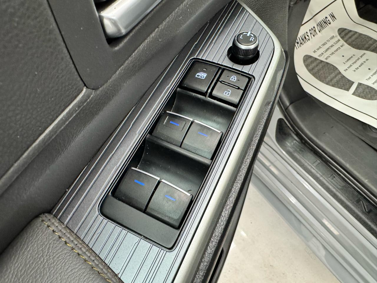 Toyota Sienna XSE 25th Anniversary AWD 7-Passenger (Natl) 2023