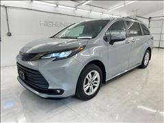 2023 Toyota Sienna 