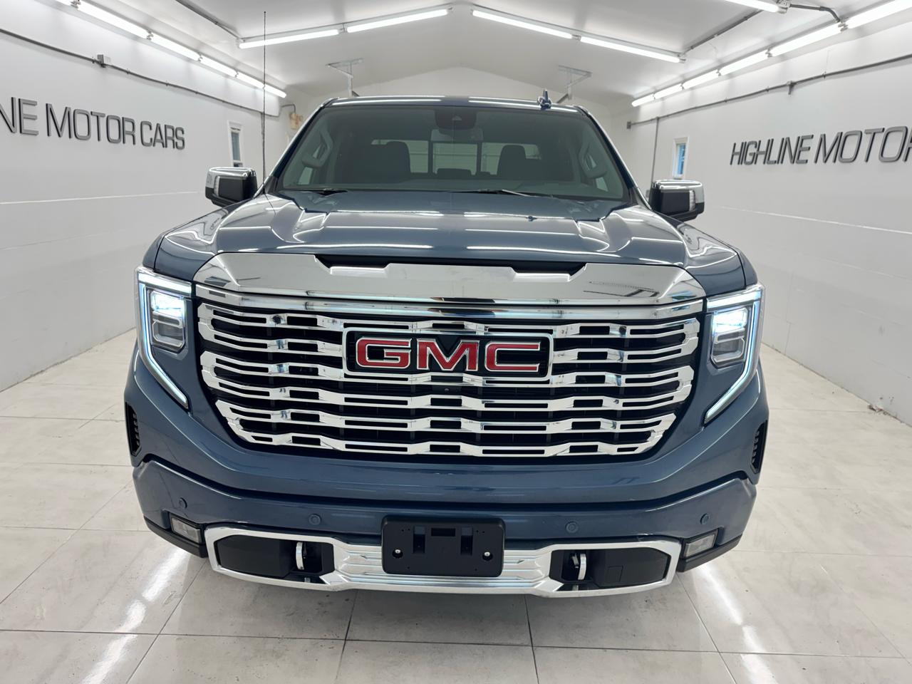 GMC Sierra 1500 4WD Crew Cab 147" Denali 2025