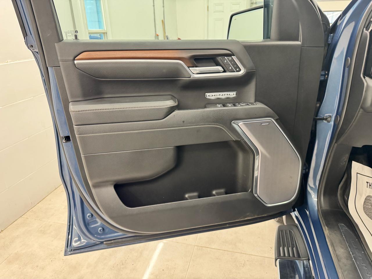 GMC Sierra 1500 4WD Crew Cab 147" Denali 2025