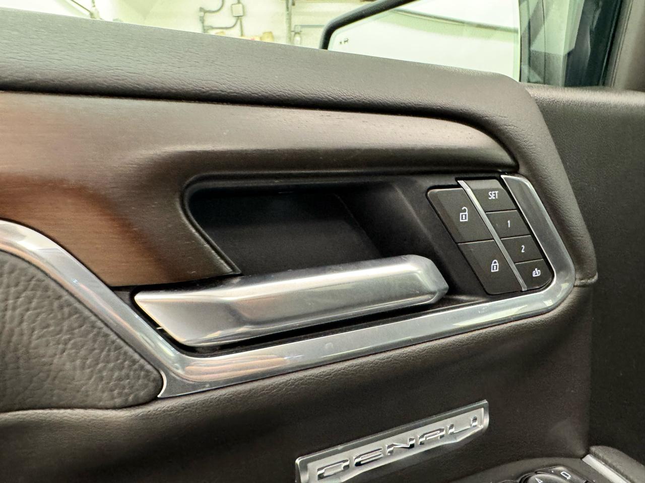 GMC Sierra 1500 4WD Crew Cab 147" Denali 2025