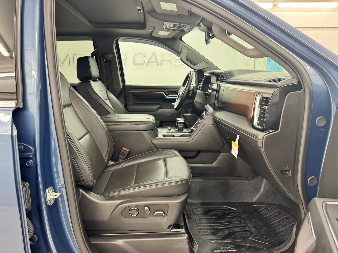 GMC Sierra 1500 4WD Crew Cab 147" Denali 2025