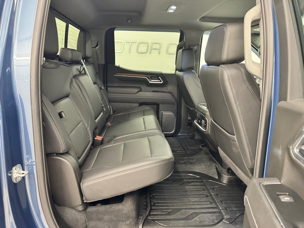 GMC Sierra 1500 4WD Crew Cab 147" Denali 2025