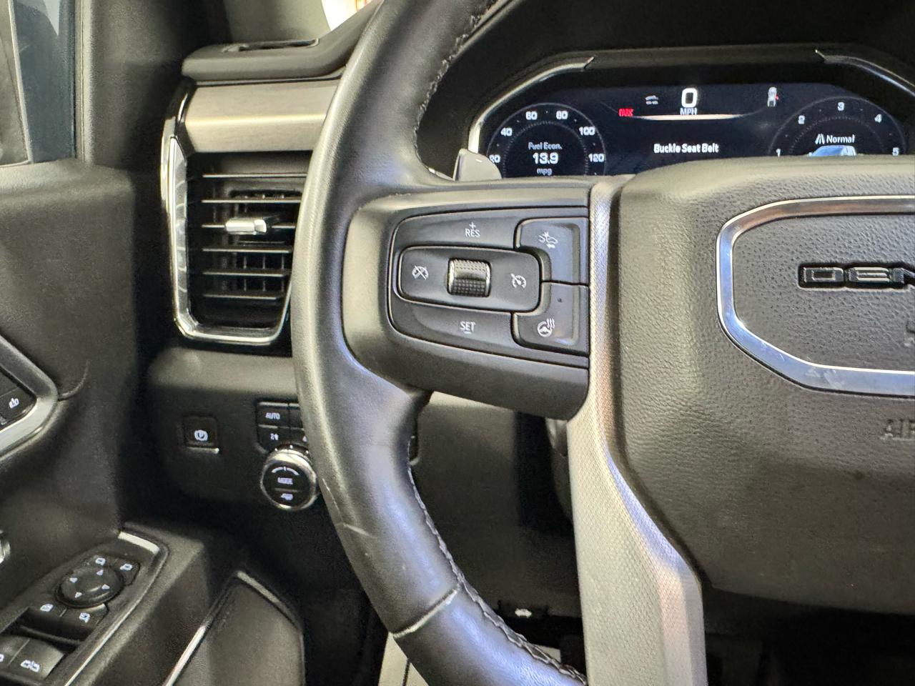 GMC Sierra 1500 4WD Crew Cab 147" Denali 2025