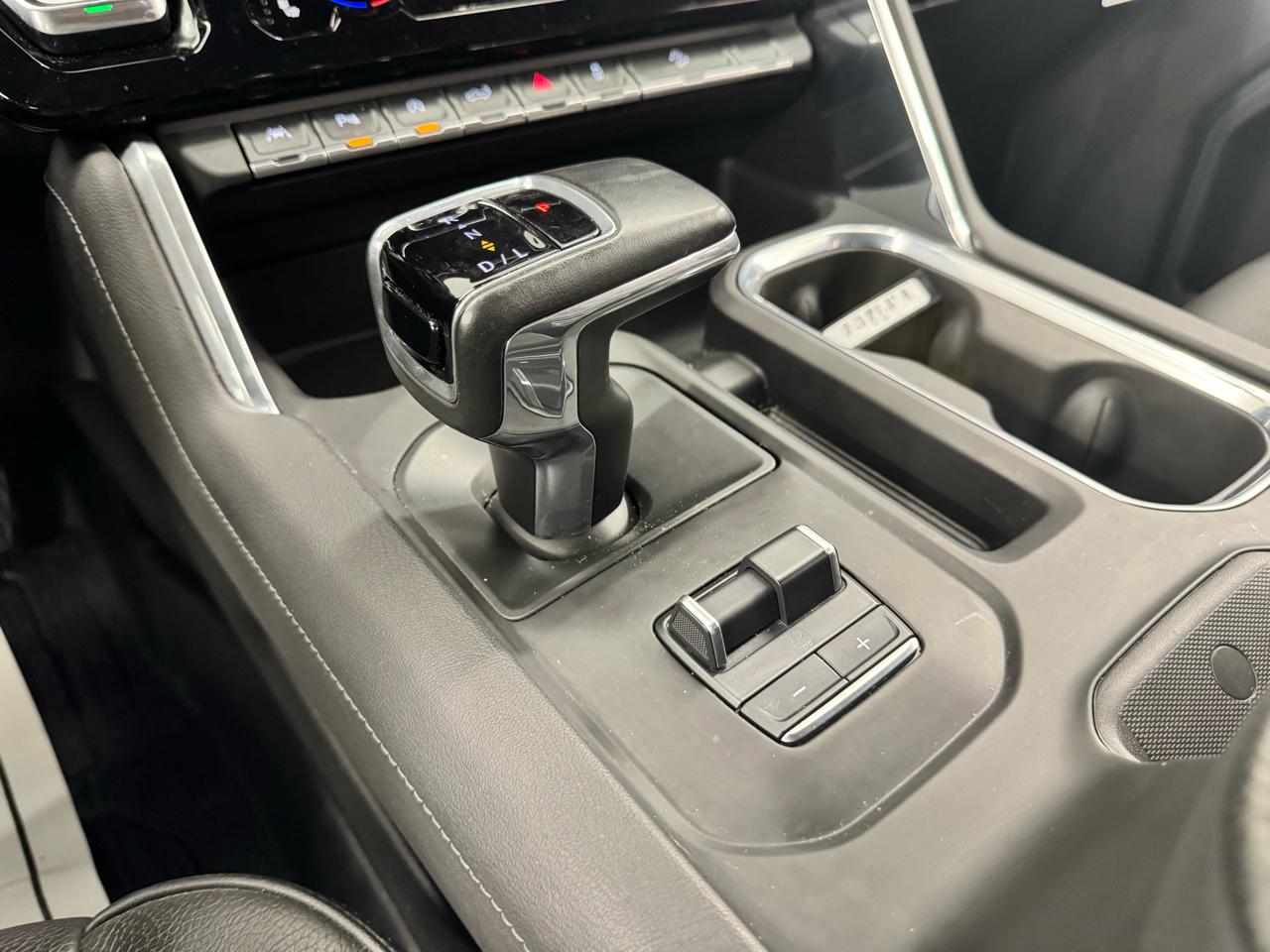 GMC Sierra 1500 4WD Crew Cab 147" Denali 2025