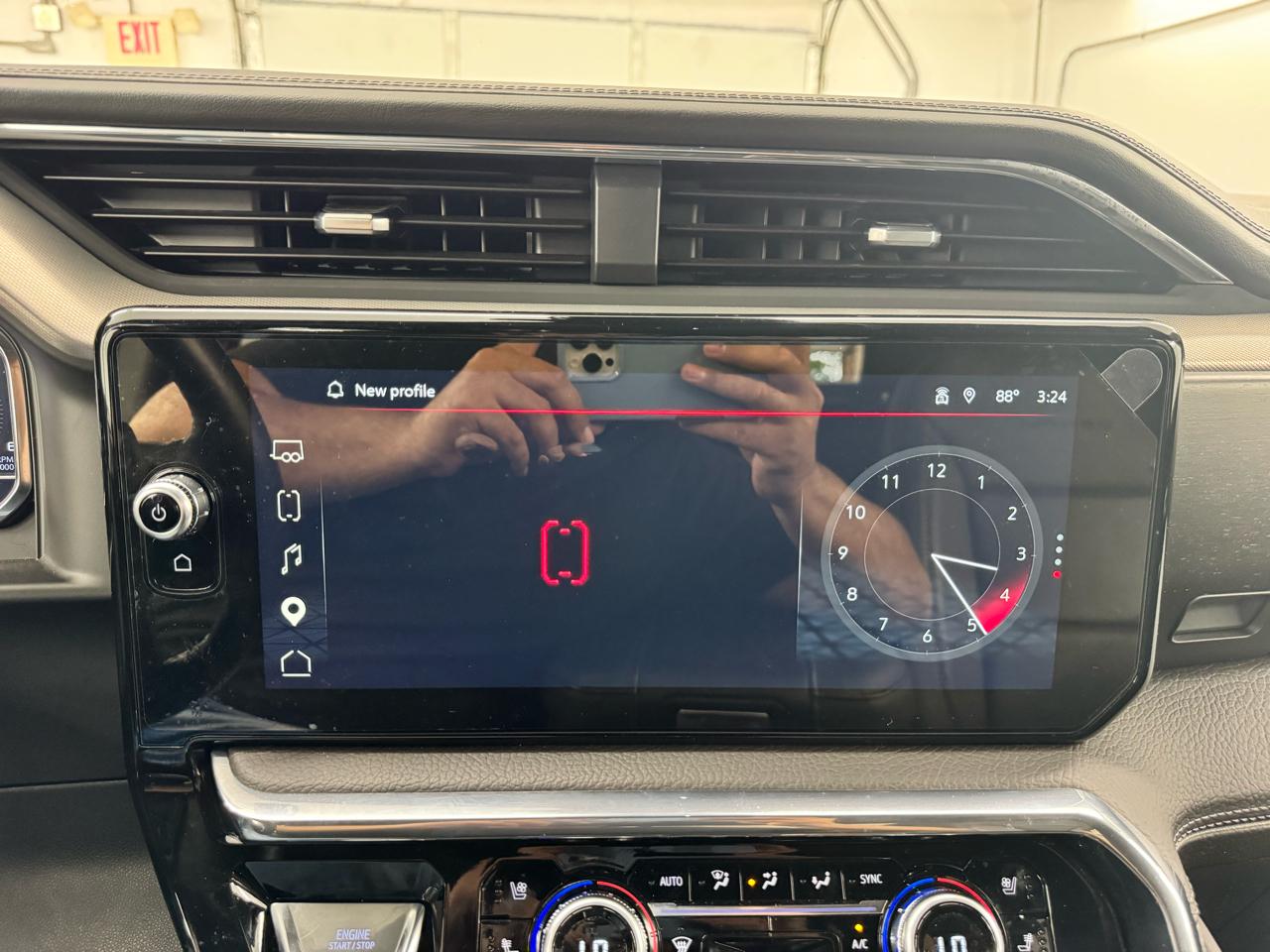 GMC Sierra 1500 4WD Crew Cab 147" Denali 2025