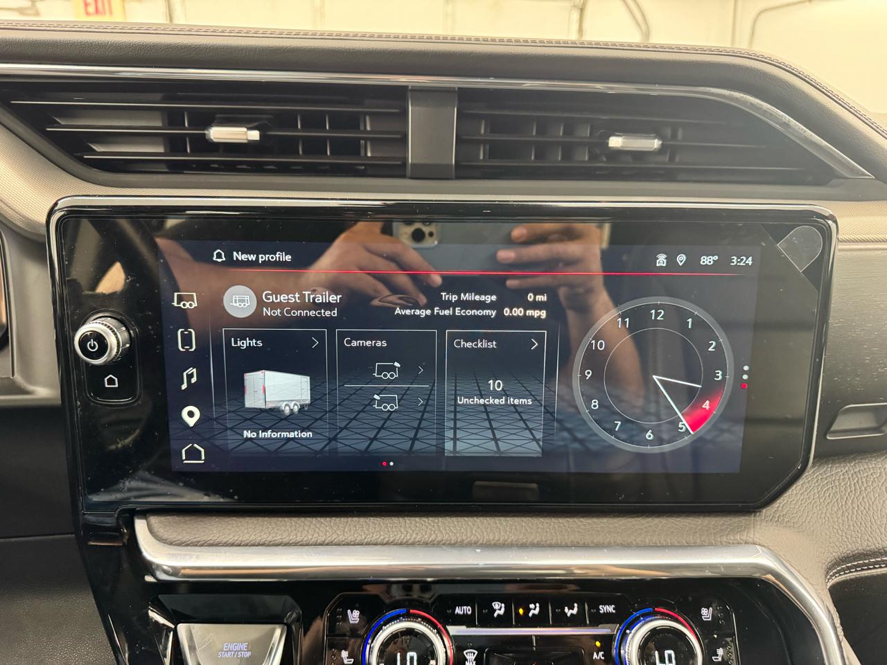 GMC Sierra 1500 4WD Crew Cab 147" Denali 2025