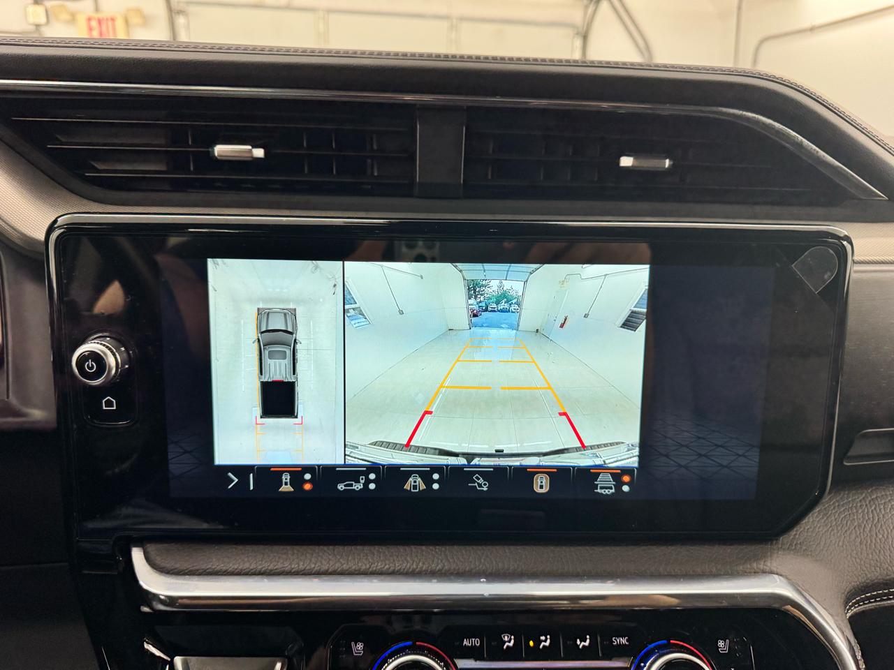 GMC Sierra 1500 4WD Crew Cab 147" Denali 2025