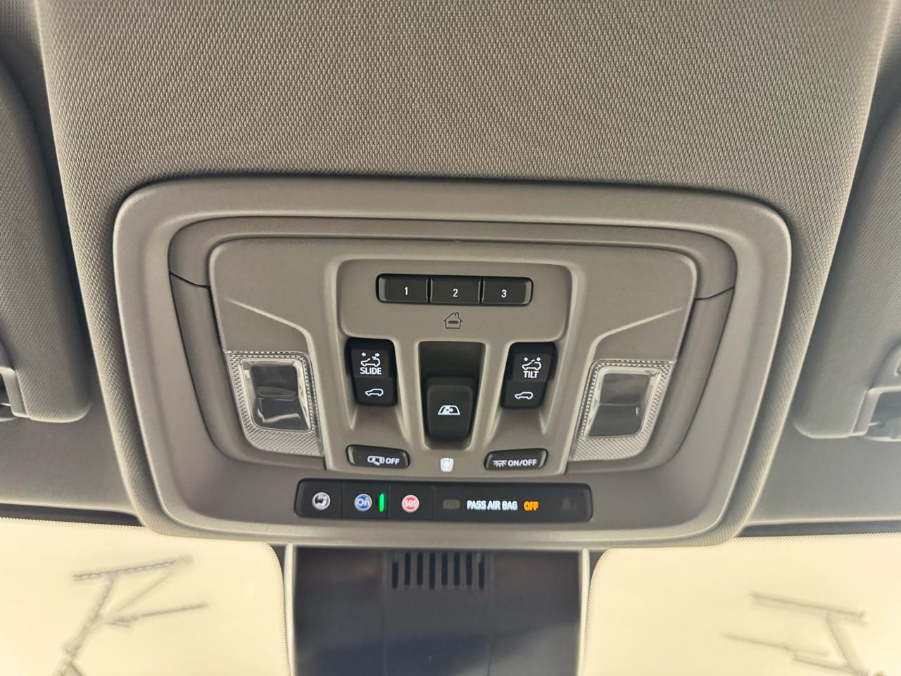 GMC Sierra 1500 4WD Crew Cab 147" Denali 2025