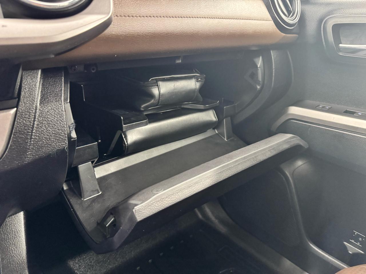 Toyota Tacoma 4WD Double Cab V6 AT Limited (Natl) 2016