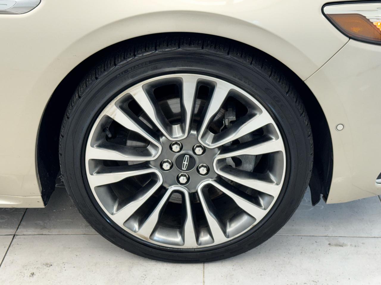 Lincoln Continental Reserve AWD 2017