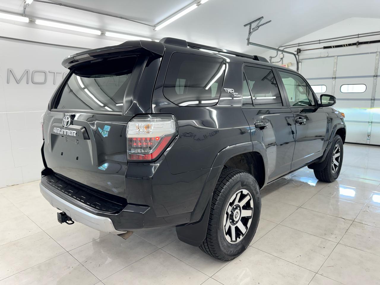 Toyota 4Runner TRD Off Road 4WD (Natl) 2022