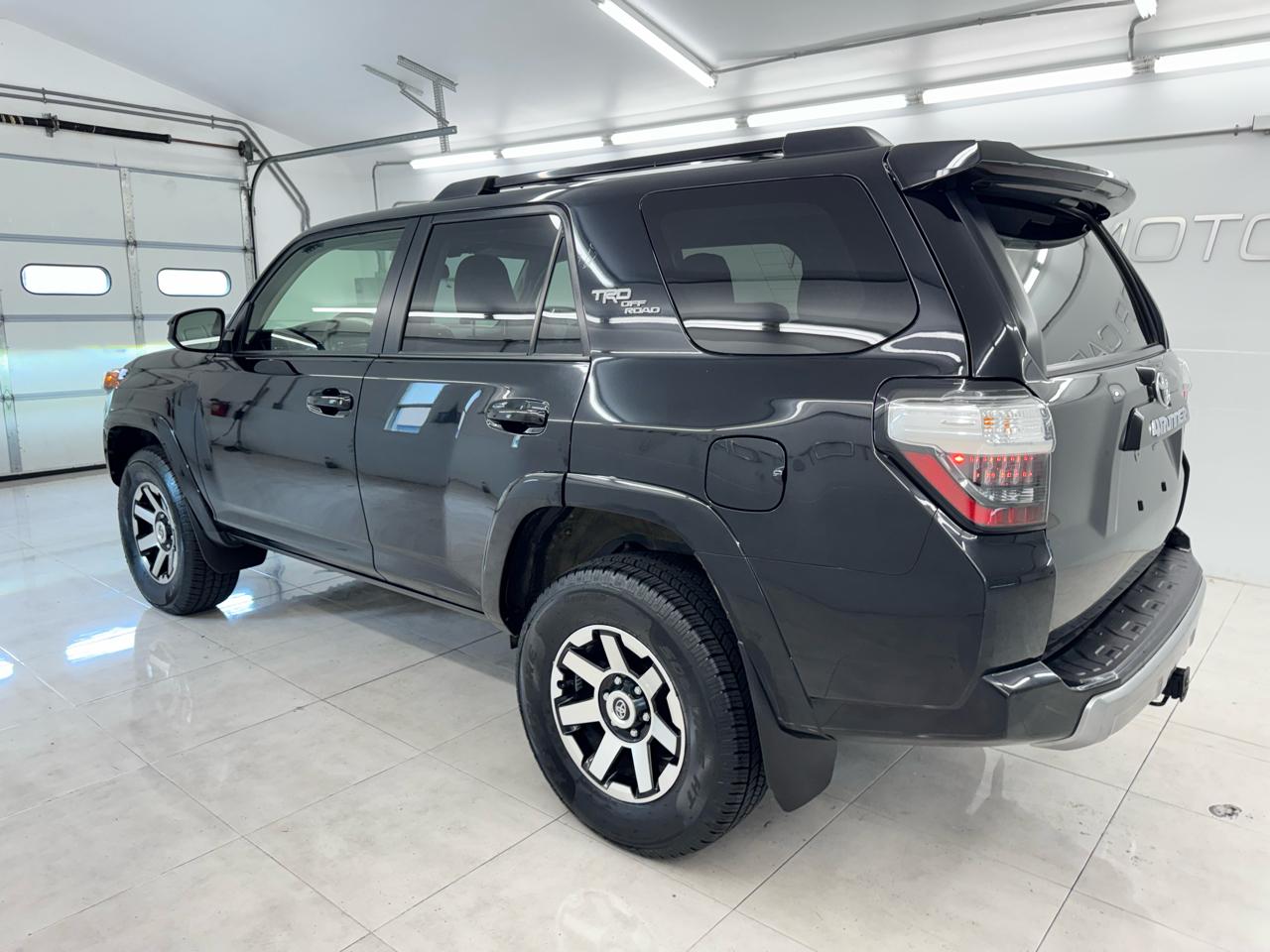 Toyota 4Runner TRD Off Road 4WD (Natl) 2022