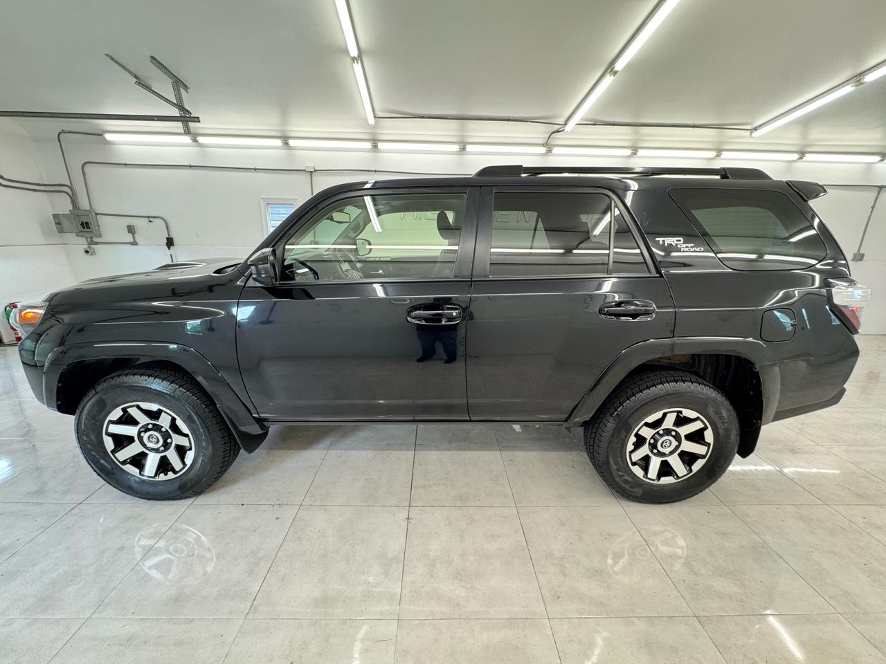 Toyota 4Runner TRD Off Road 4WD (Natl) 2022