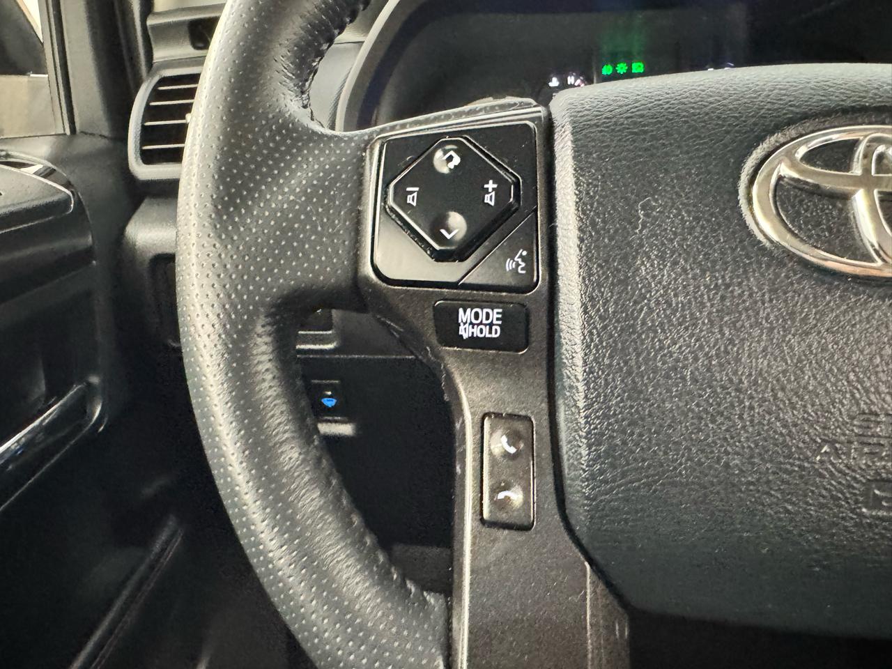 Toyota 4Runner TRD Off Road 4WD (Natl) 2022