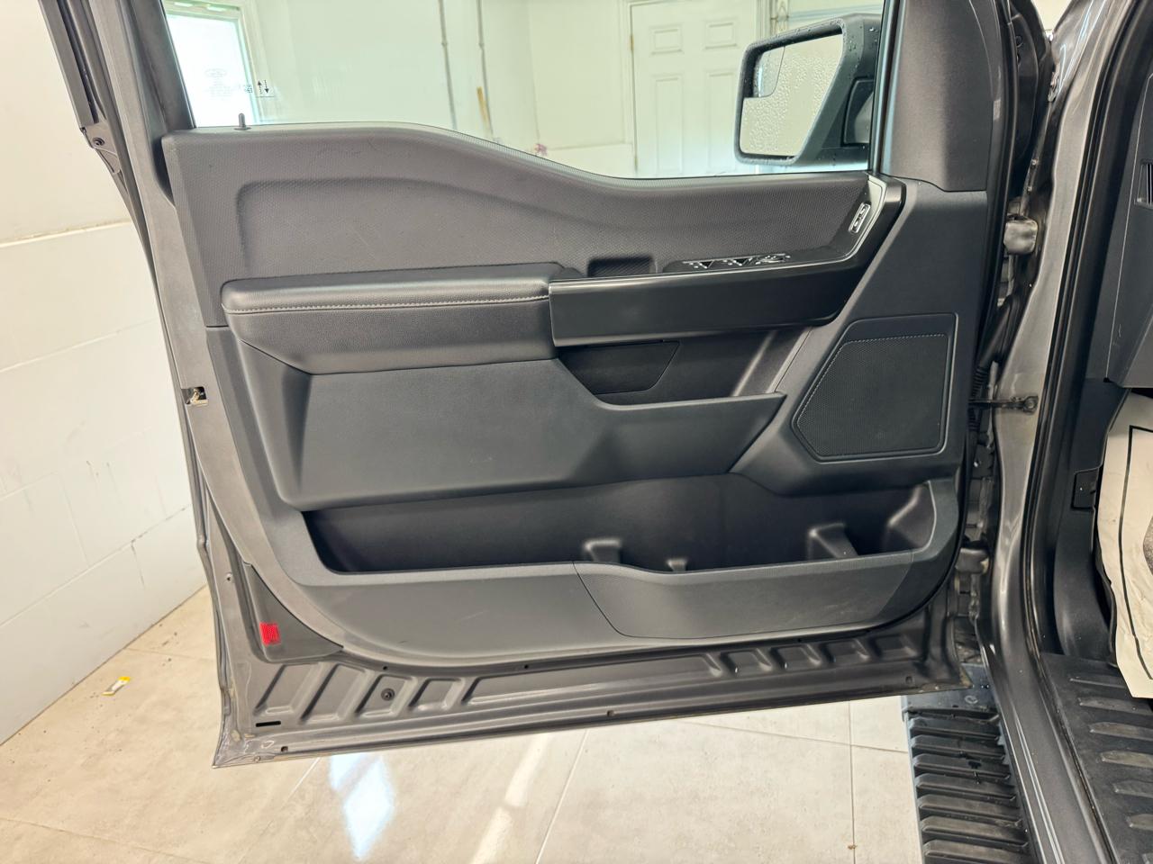 Ford F-150 XLT 4WD SuperCab 8' Box 2023