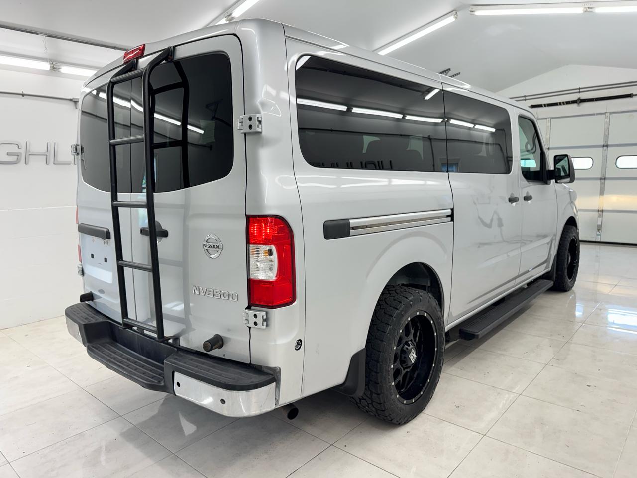 Nissan NV Passenger NV3500 HD S V6 2019