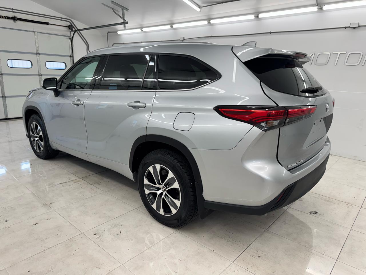 Toyota Highlander XLE AWD (Natl) 2020