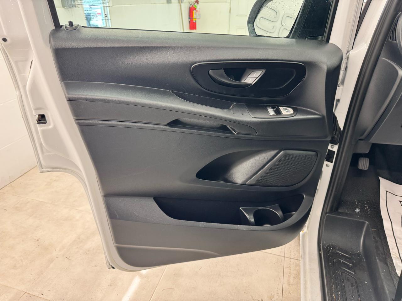 Mercedes-Benz Metris Cargo Van Standard Roof 126" Wheelbase 2020