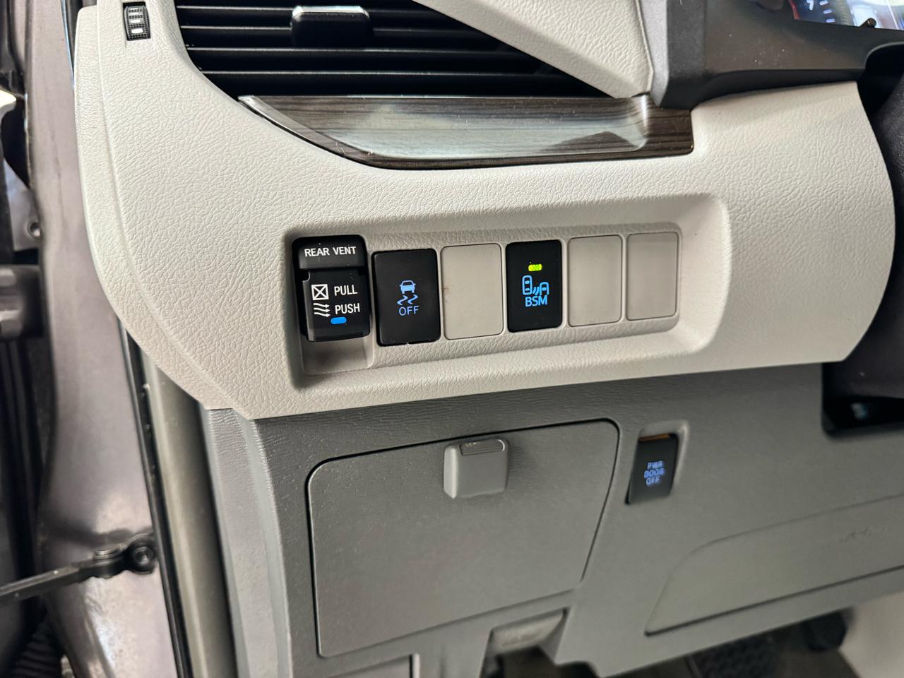 Toyota Sienna 5dr 8-Pass Van XLE Premium FWD (Natl) 2015