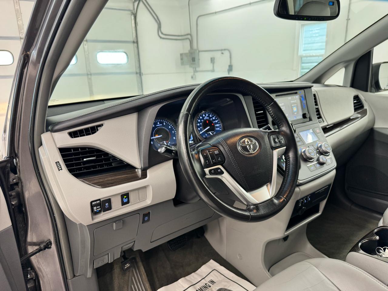 Toyota Sienna 5dr 8-Pass Van XLE Premium FWD (Natl) 2015