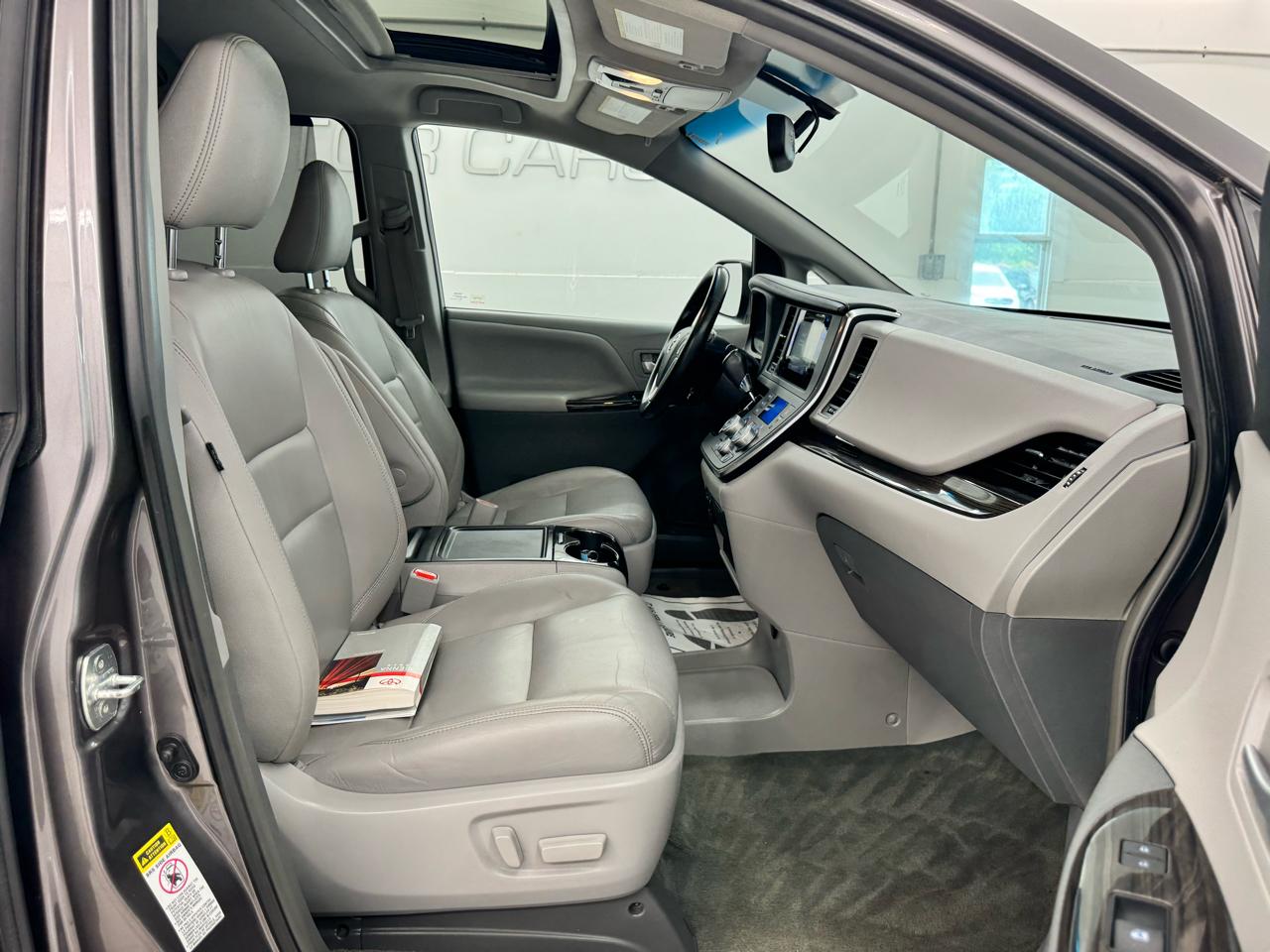 Toyota Sienna 5dr 8-Pass Van XLE Premium FWD (Natl) 2015