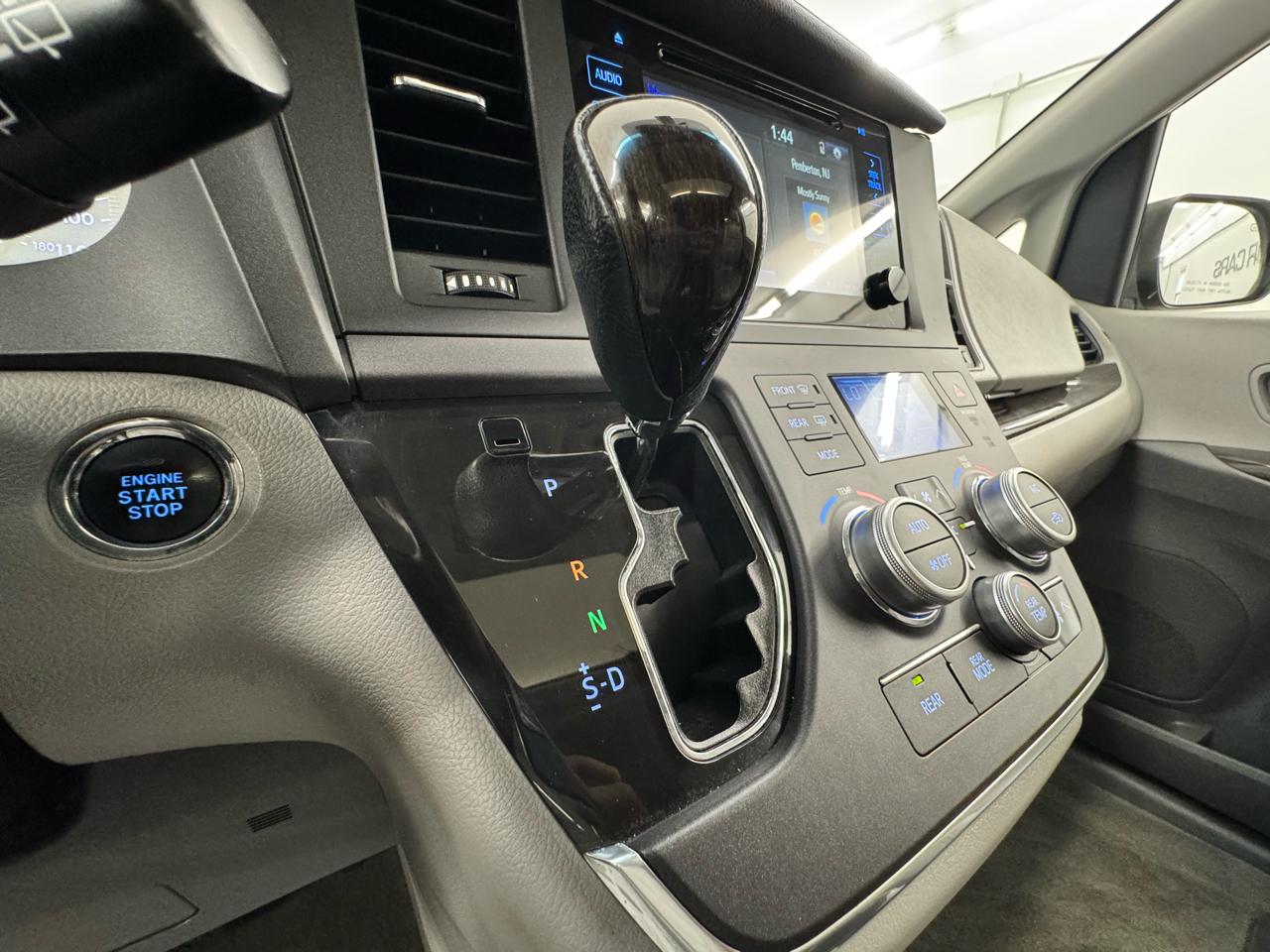 Toyota Sienna 5dr 8-Pass Van XLE Premium FWD (Natl) 2015