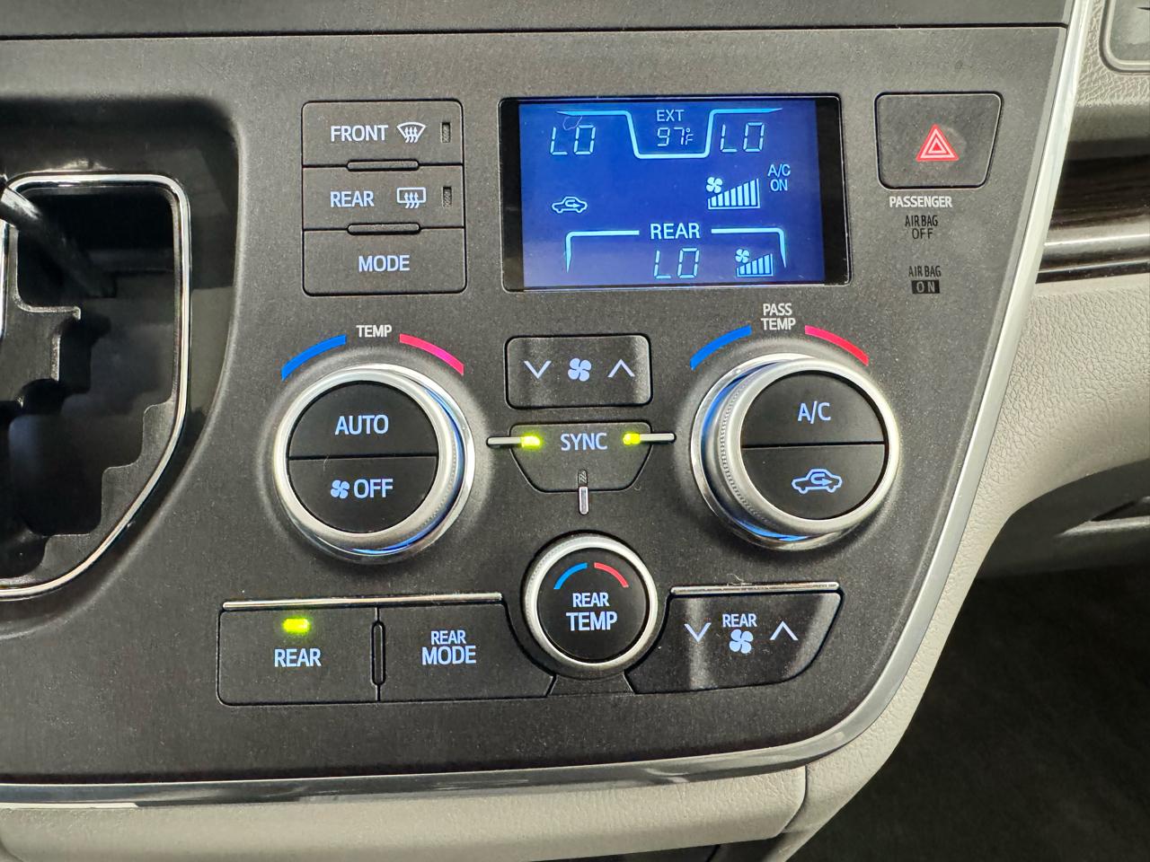 Toyota Sienna 5dr 8-Pass Van XLE Premium FWD (Natl) 2015