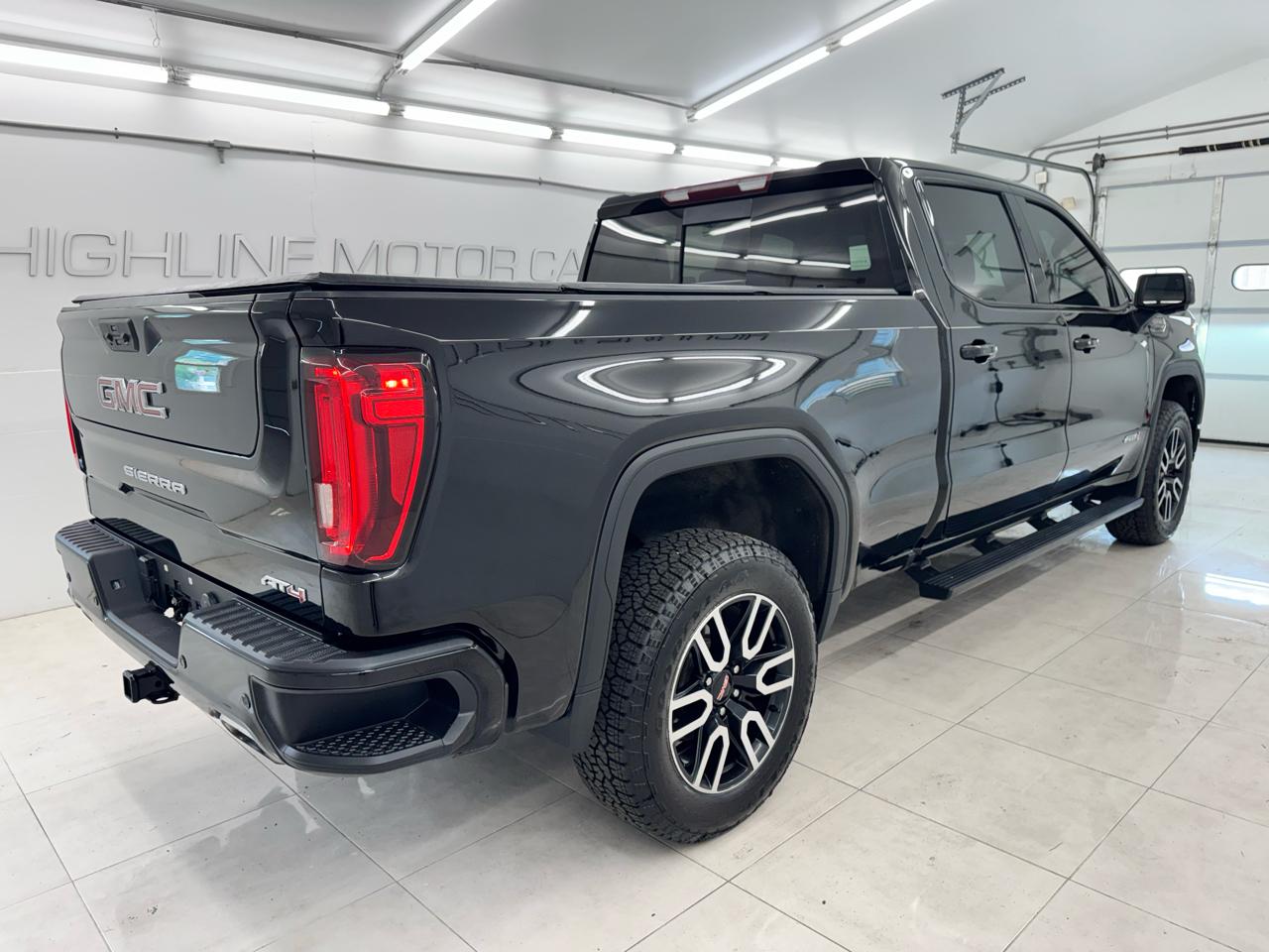GMC Sierra 1500 4WD Crew Cab 157" AT4 2022